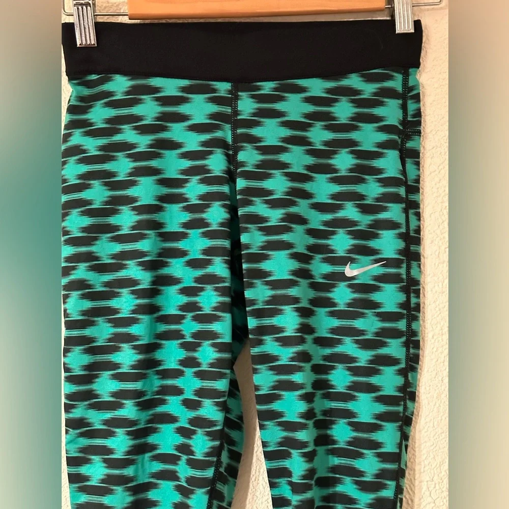 Nike Dri Fit Relay Athletic Crop Leggings Women Green/Black Size XS